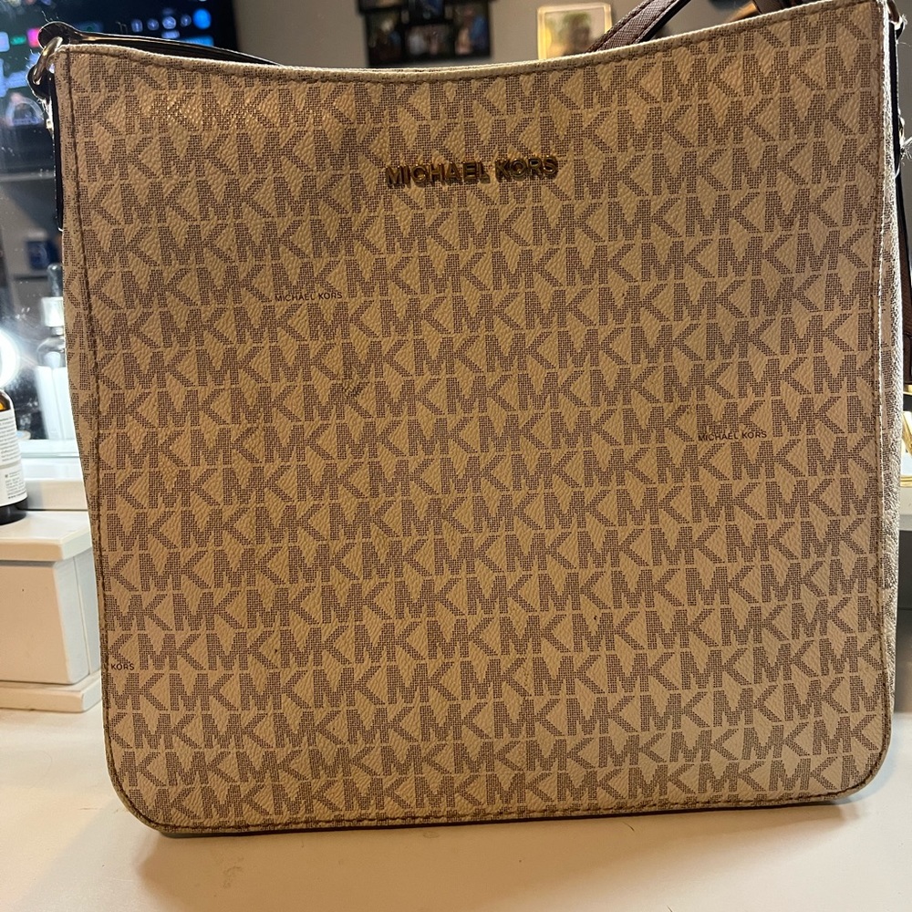 Michael kors crossbody bag